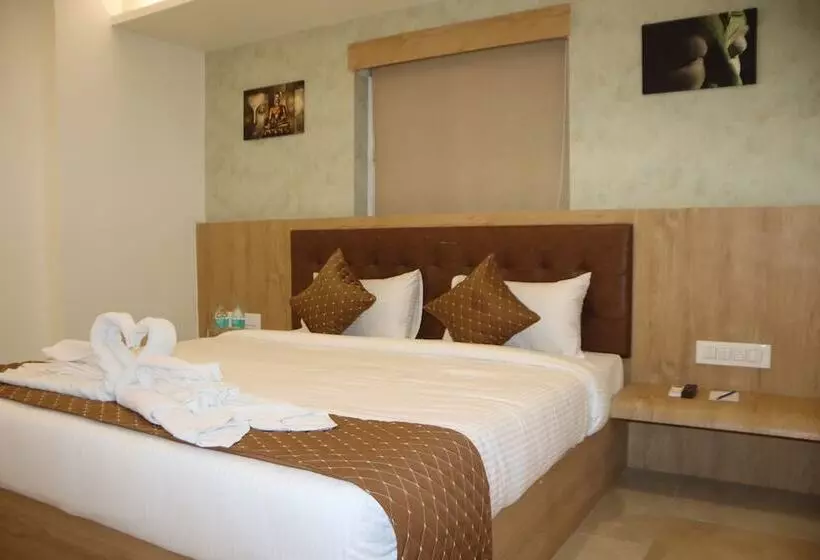 هتل Signum Cityscapes The Royal Castle Plaza