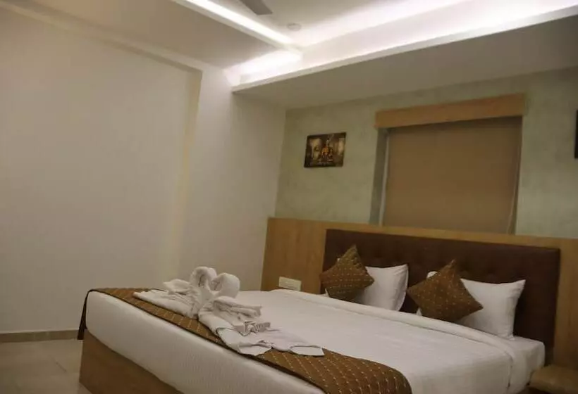 هتل Signum Cityscapes The Royal Castle Plaza