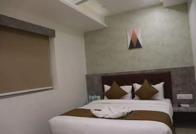 هتل Signum Cityscapes The Royal Castle Plaza