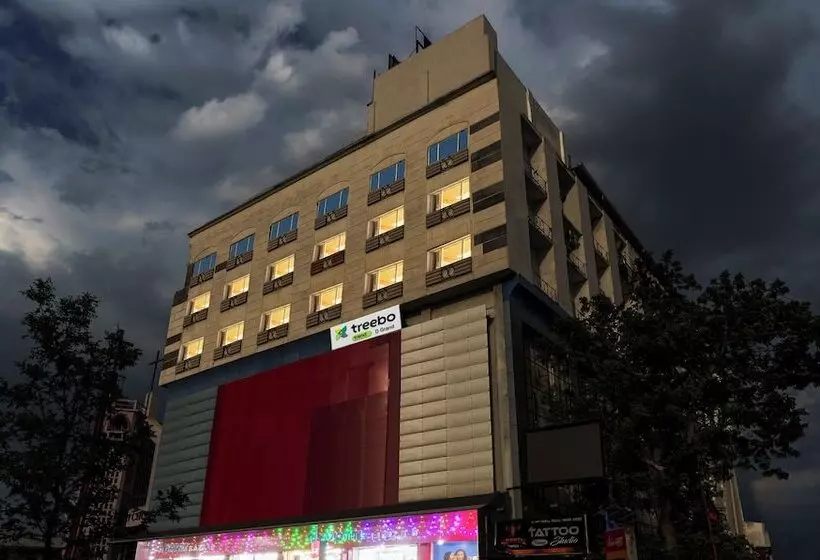 ホテル Treebo D Grand