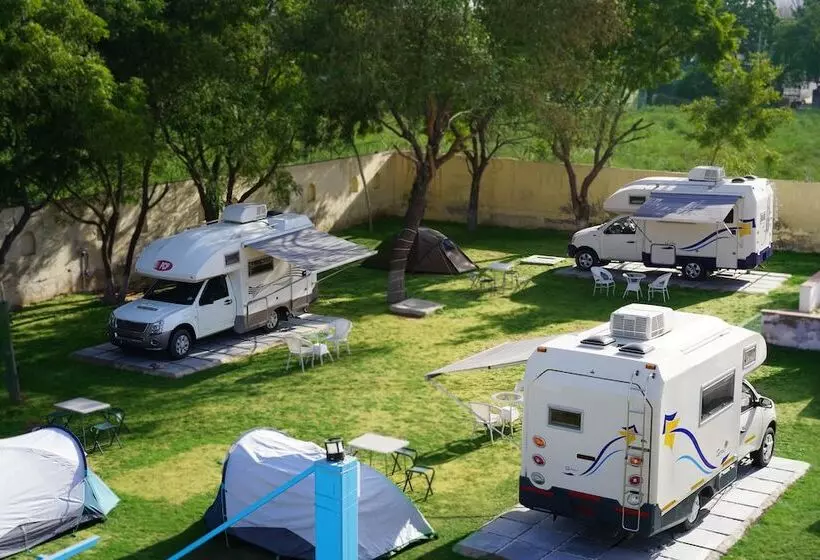 Hotelli Treehouse Sunrise Resort & Caravan Park