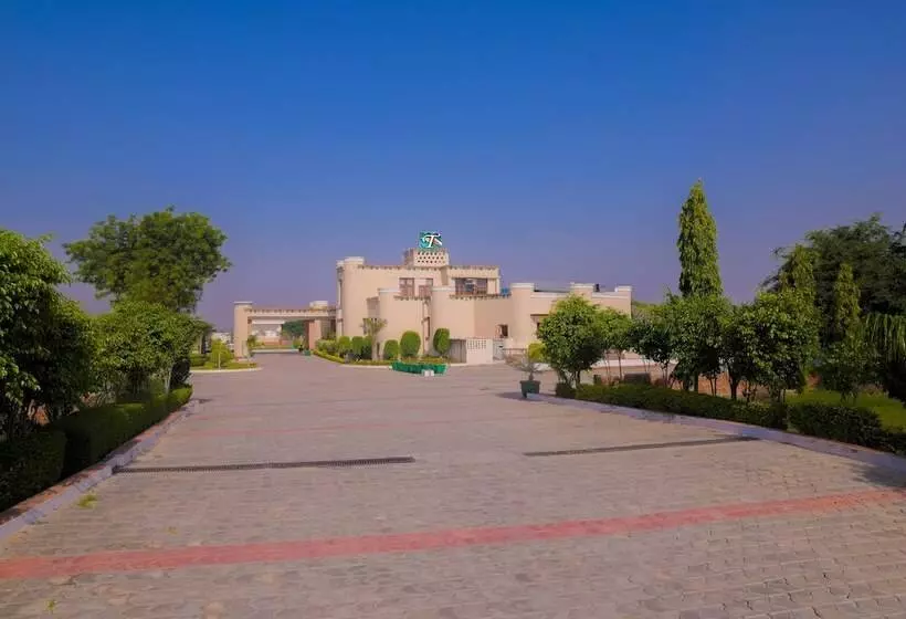 Hotelli Treehouse Sunrise Resort & Caravan Park