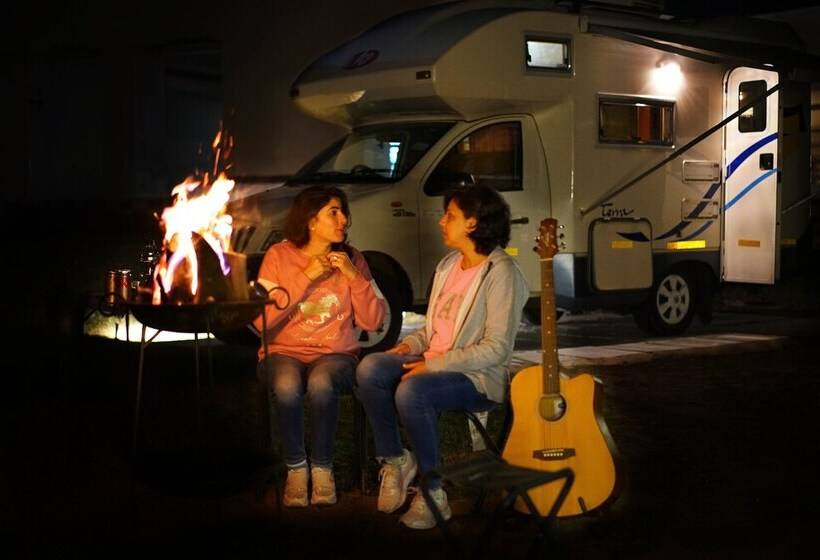 Hotel Treehouse Sunrise Resort & Caravan Park