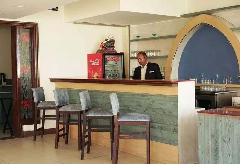 Hotelli Treehouse Sunrise Resort & Caravan Park