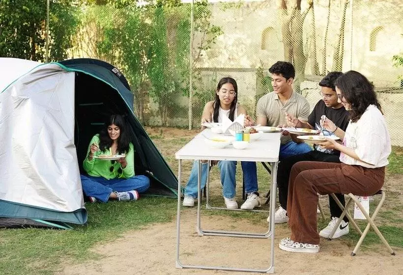 Hotelli Treehouse Sunrise Resort & Caravan Park