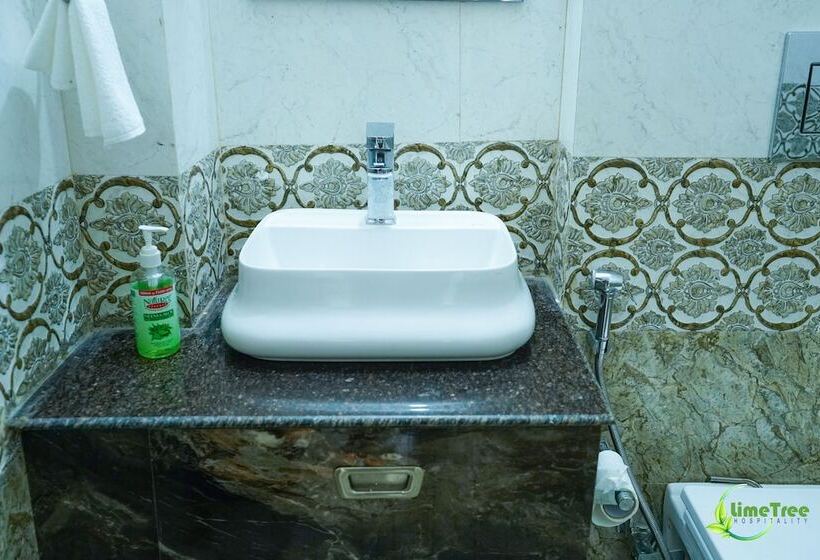 Lime Tree Hotel Near 32nd Milestone