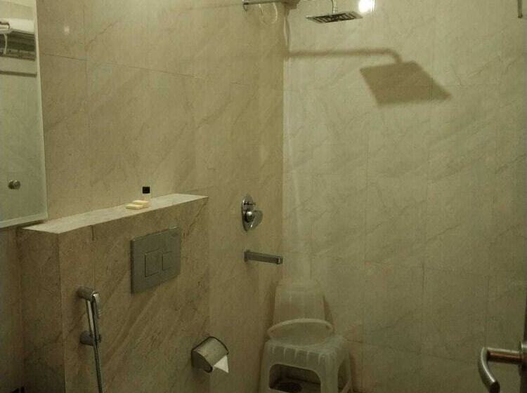 The Palm Hotel & Restaurant