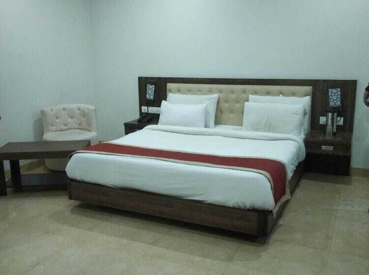 The Palm Hotel & Restaurant