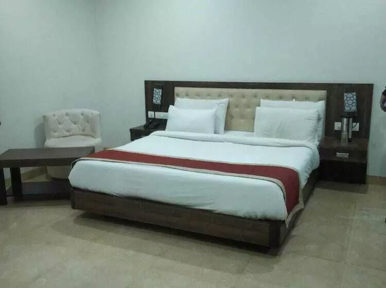 The Palm Hotel & Restaurant