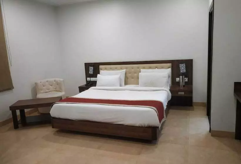 The Palm Hotel & Restaurant