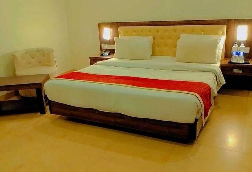 The Palm Hotel & Restaurant