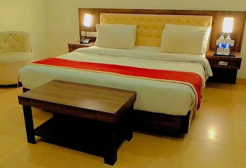 The Palm Hotel & Restaurant