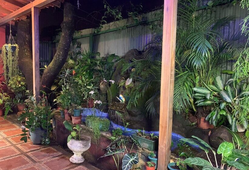 تختخواب و صبحانه Gardens House, Airport Juan Santamaría, Alajuela, San Jose