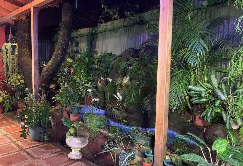 تختخواب و صبحانه Gardens House, Airport Juan Santamaría, Alajuela, San Jose