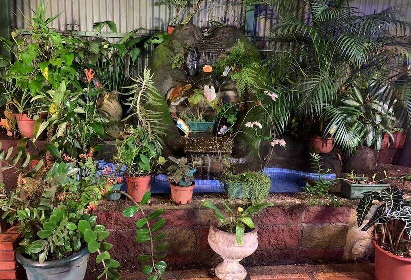 تختخواب و صبحانه Gardens House, Airport Juan Santamaría, Alajuela, San Jose