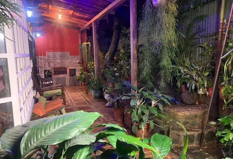 تختخواب و صبحانه Gardens House, Airport Juan Santamaría, Alajuela, San Jose