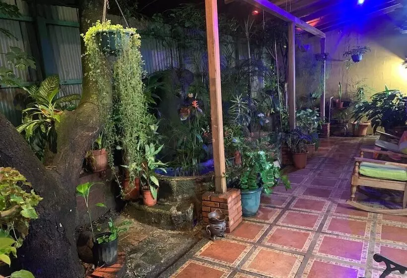 تختخواب و صبحانه Gardens House, Airport Juan Santamaría, Alajuela, San Jose
