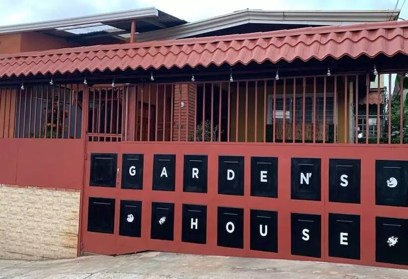 تختخواب و صبحانه Gardens House, Airport Juan Santamaría, Alajuela, San Jose