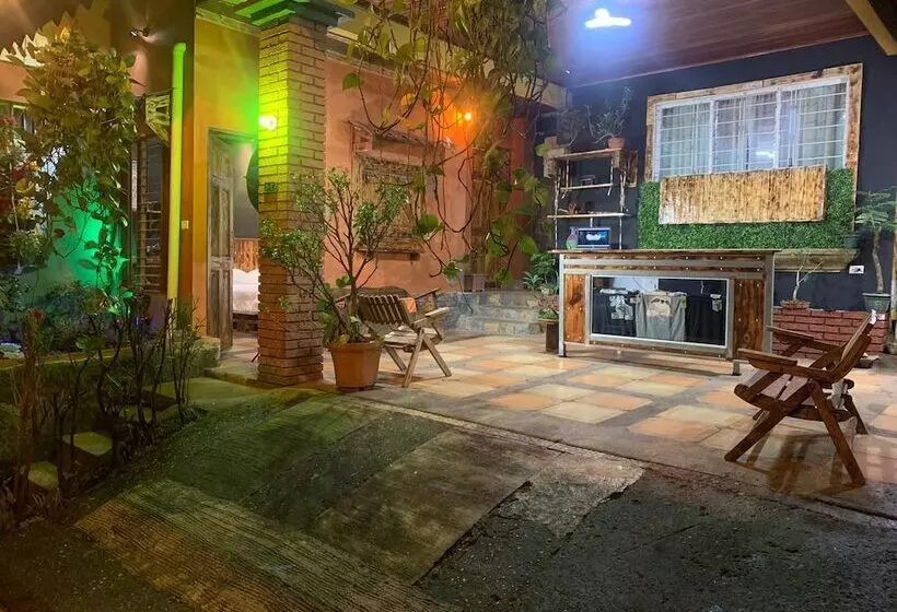 تختخواب و صبحانه Gardens House, Airport Juan Santamaría, Alajuela, San Jose