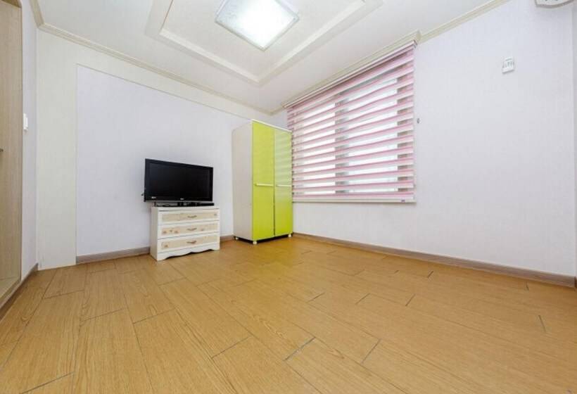 Boryeong Hub Pension