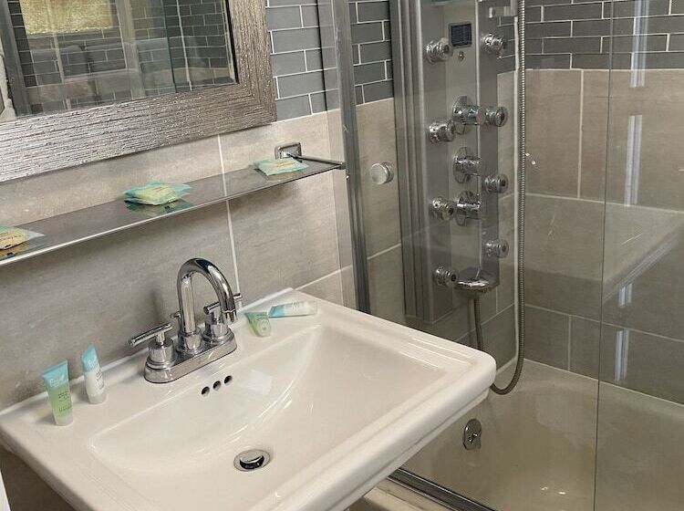 هتل Coastal Sands Inn