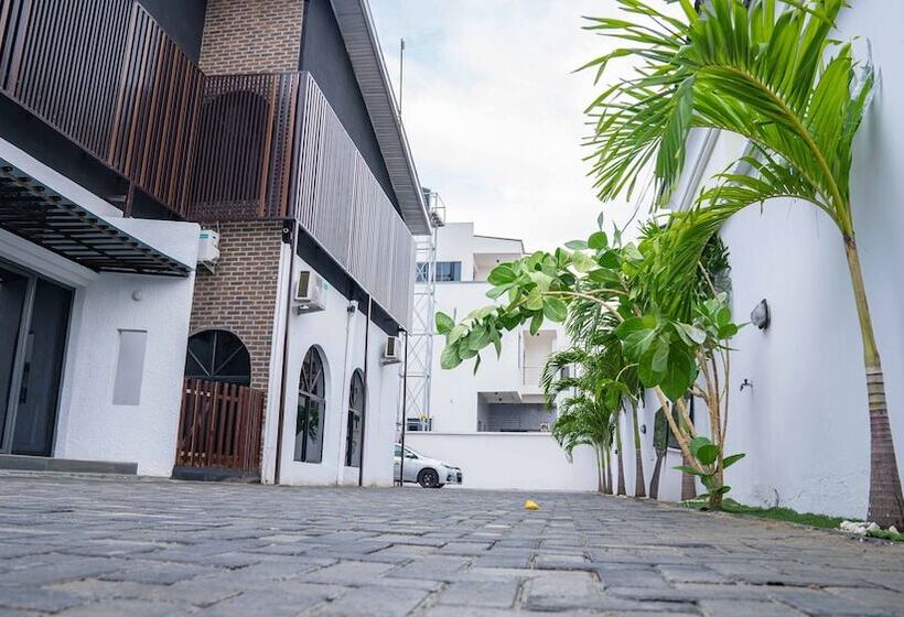 هتل La Fifthinn Villa