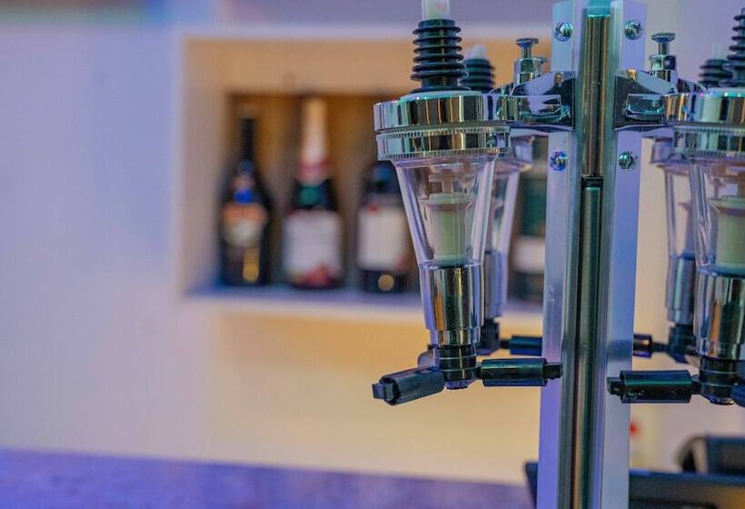 هتل La Fifthinn Villa