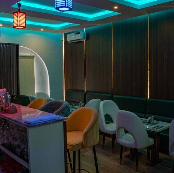 هتل La Fifthinn Villa