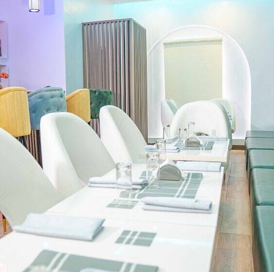 هتل La Fifthinn Villa