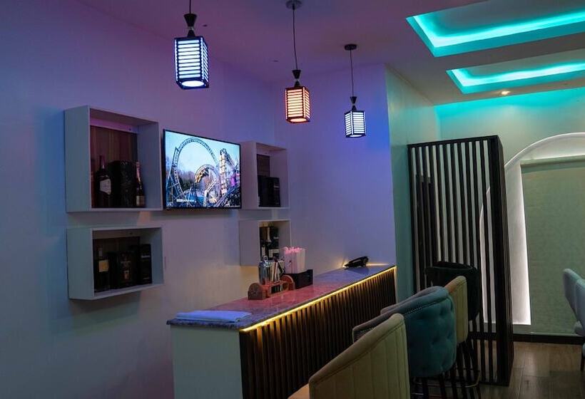 هتل La Fifthinn Villa