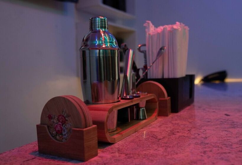 هتل La Fifthinn Villa