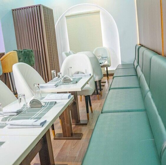 هتل La Fifthinn Villa