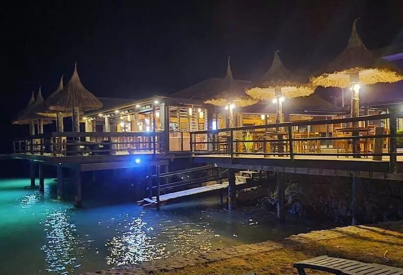 Hotelli Golden Point Resort