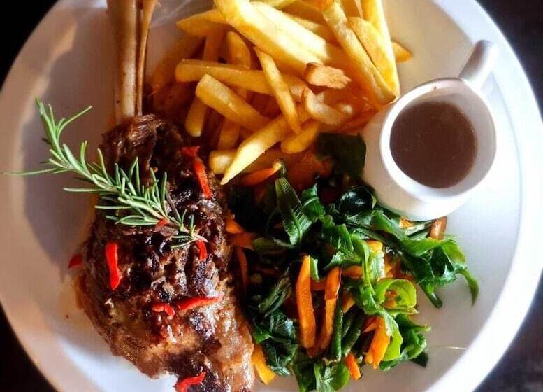 בית מלון כפרי Golden Point Resort