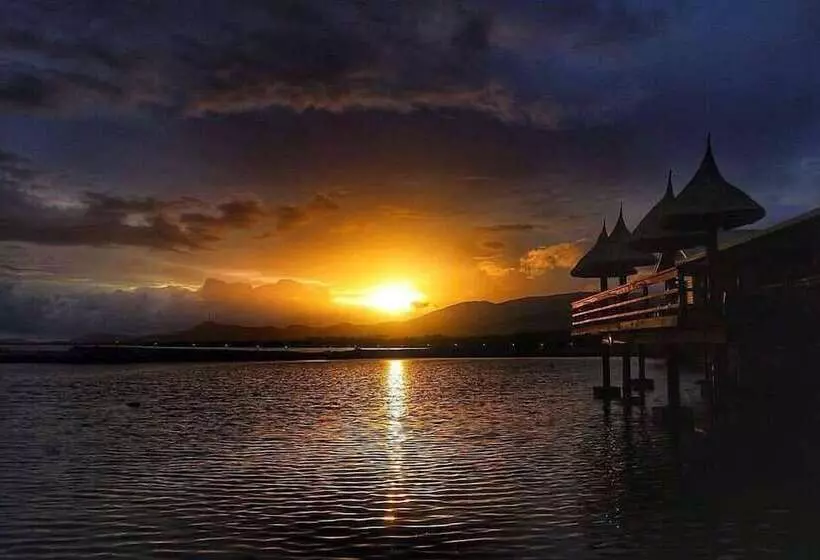 Hotelli Golden Point Resort