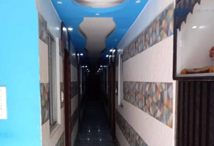 Отель Goroomgo Raahi Palace Kanpur