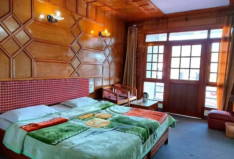 ホテル Goroomgo Radha Continental Nainital