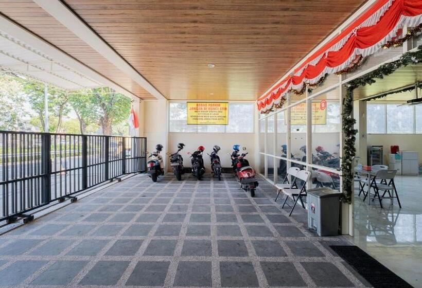 בית מלון כפרי Reddoorz Plus @ Grace Residence Surabaya