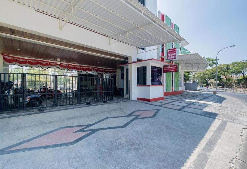 בית מלון כפרי Reddoorz Plus @ Grace Residence Surabaya