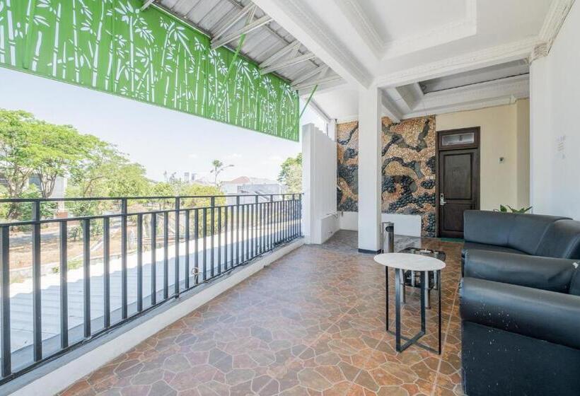 בית מלון כפרי Reddoorz Plus @ Grace Residence Surabaya