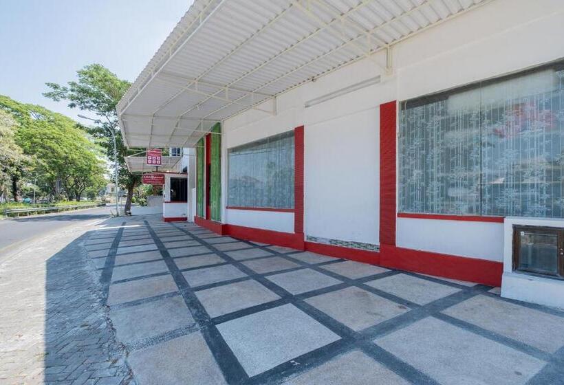 בית מלון כפרי Reddoorz Plus @ Grace Residence Surabaya