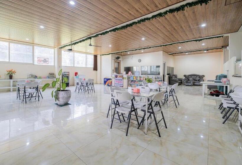 בית מלון כפרי Reddoorz Plus @ Grace Residence Surabaya