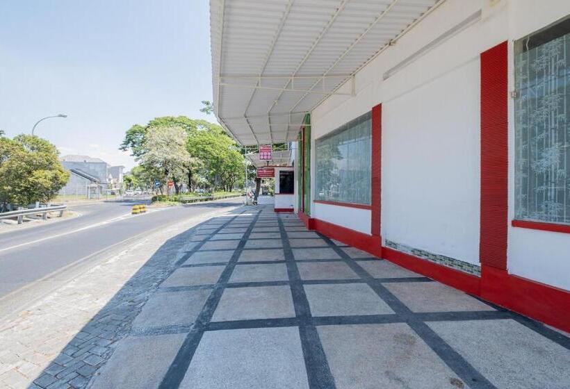 בית מלון כפרי Reddoorz Plus @ Grace Residence Surabaya