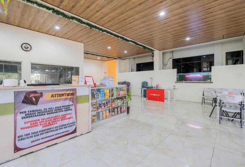 בית מלון כפרי Reddoorz Plus @ Grace Residence Surabaya