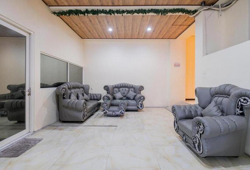 בית מלון כפרי Reddoorz Plus @ Grace Residence Surabaya