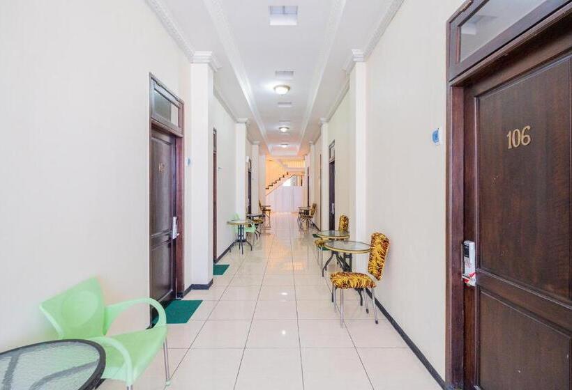 בית מלון כפרי Reddoorz Plus @ Grace Residence Surabaya