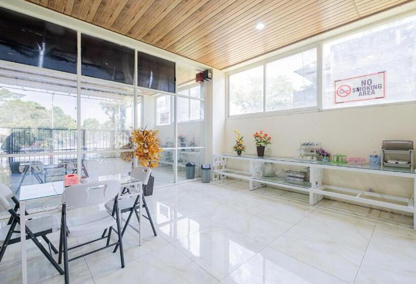 בית מלון כפרי Reddoorz Plus @ Grace Residence Surabaya