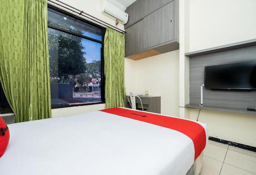 בית מלון כפרי Reddoorz Plus @ Grace Residence Surabaya