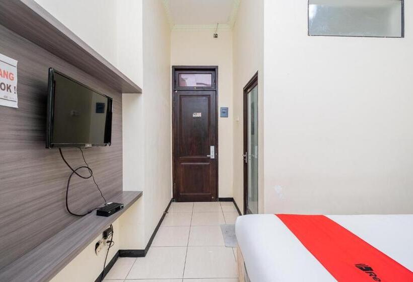 בית מלון כפרי Reddoorz Plus @ Grace Residence Surabaya