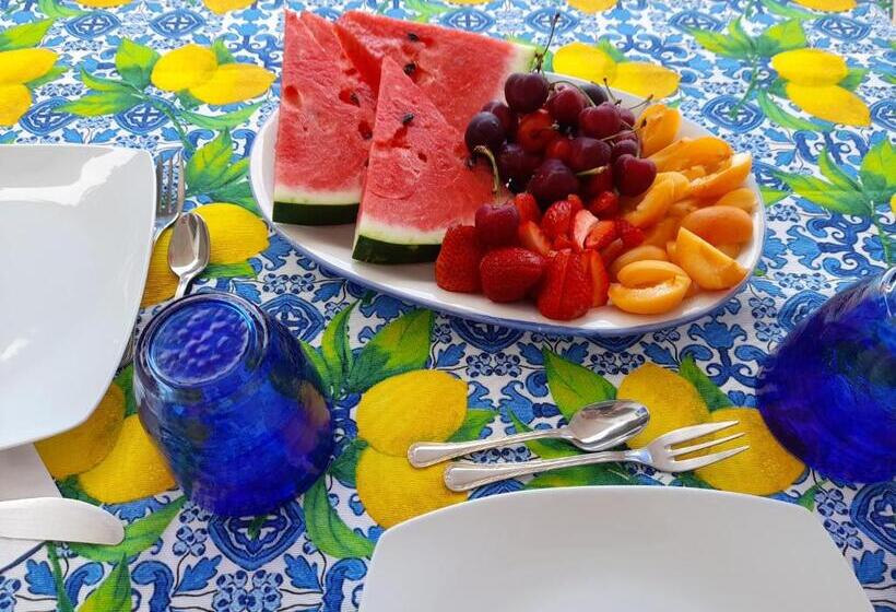 تختخواب و صبحانه Caprita Guest House